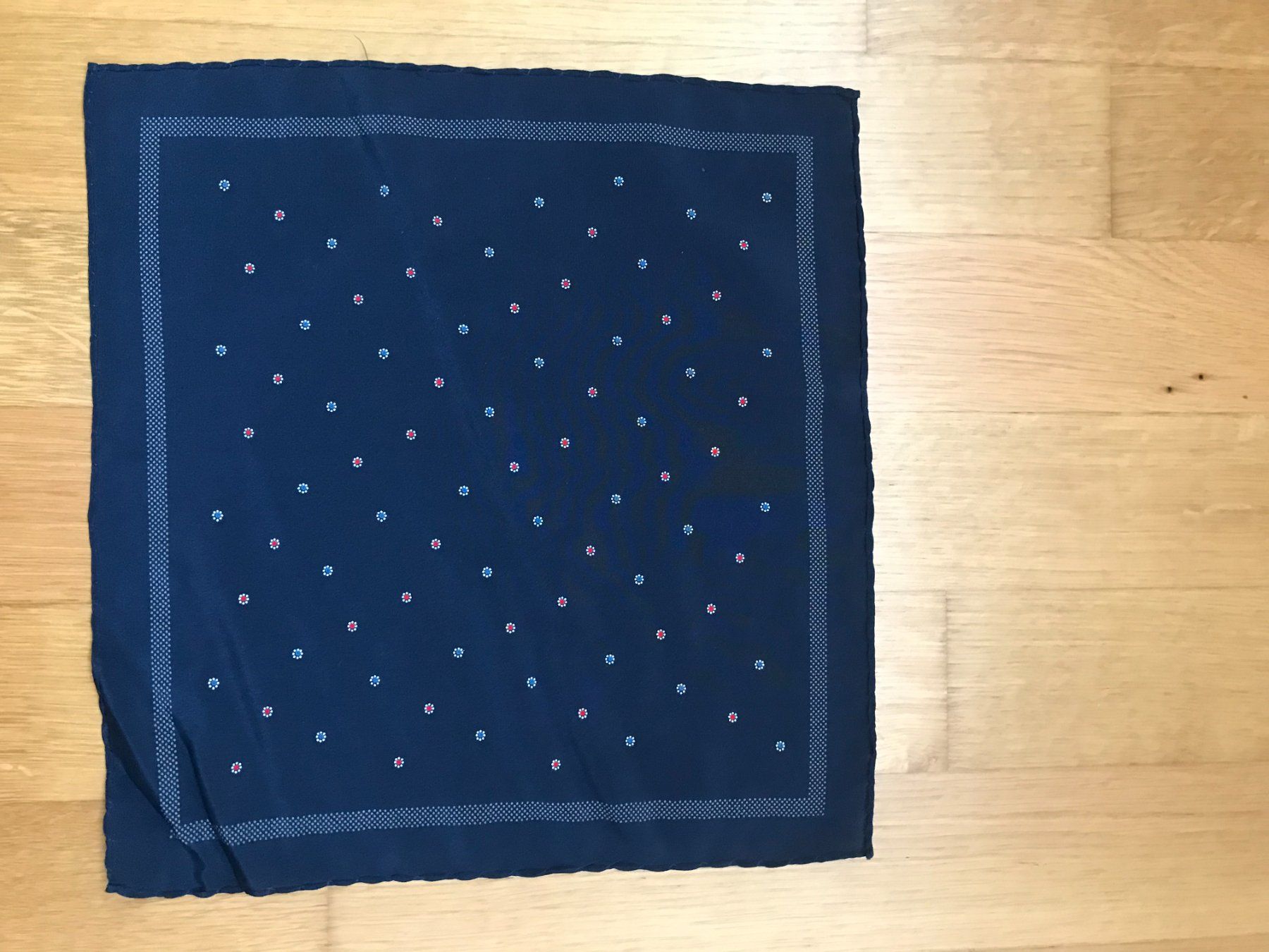 Foulard & Sciarpe: Einstecktuch / Pochette dunkelblau mit Blumenmuster – Usato da Zug venduto da WinCi