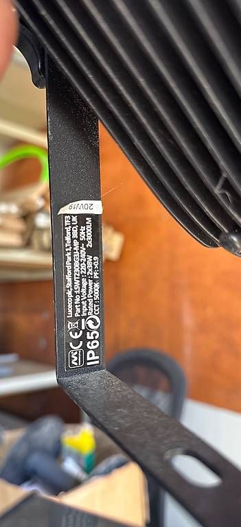Lampade: LED-Doppelbaustrahler mit höhenverstellbarem Stativ – Usato da Gebenstorf venduto da iteja 1