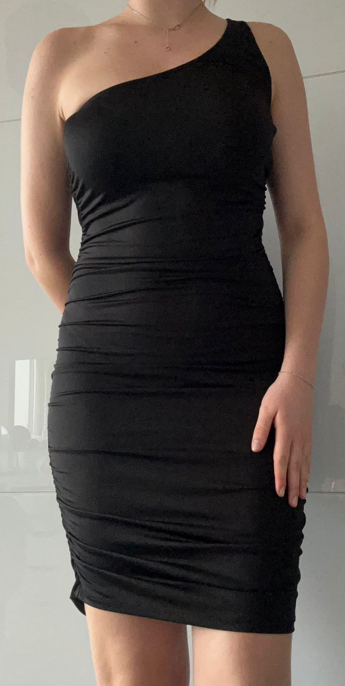 Robes: Robe noire "NEUVE" - taille M – Neuf avec emballage d'origine à Meyrin par gazon02