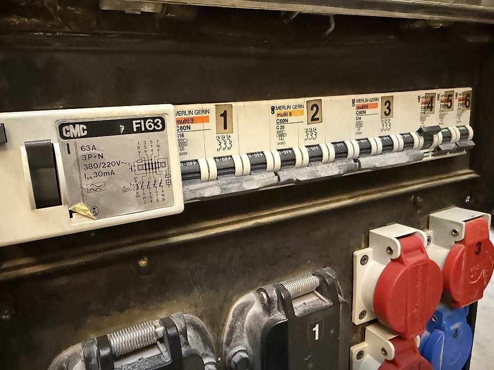 GIFAS Elettrotecnica: GIFAS Baustromverteiler 32A inkl Ständer – Usato da Necker venduto da liq24 9