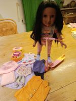 Puppe Lara mit vielem Zubehör und Kleidern