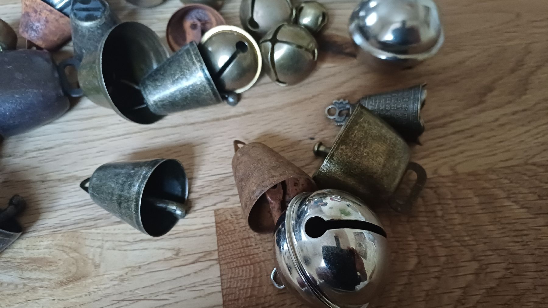 Campanacci mucche: 36 Verschiedene Glöckli – Usato da Flawil venduto da Naphtali 2