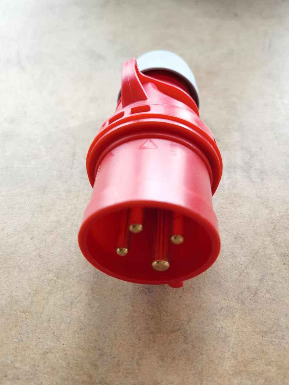 Spine: Stecker CEE 16A 4P 7h 500V – Nuovo (secondo la descrizione) da Aesch LU venduto da Cubic 1