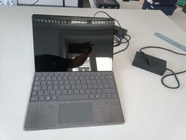 Microsoft Surface mit Docking Station