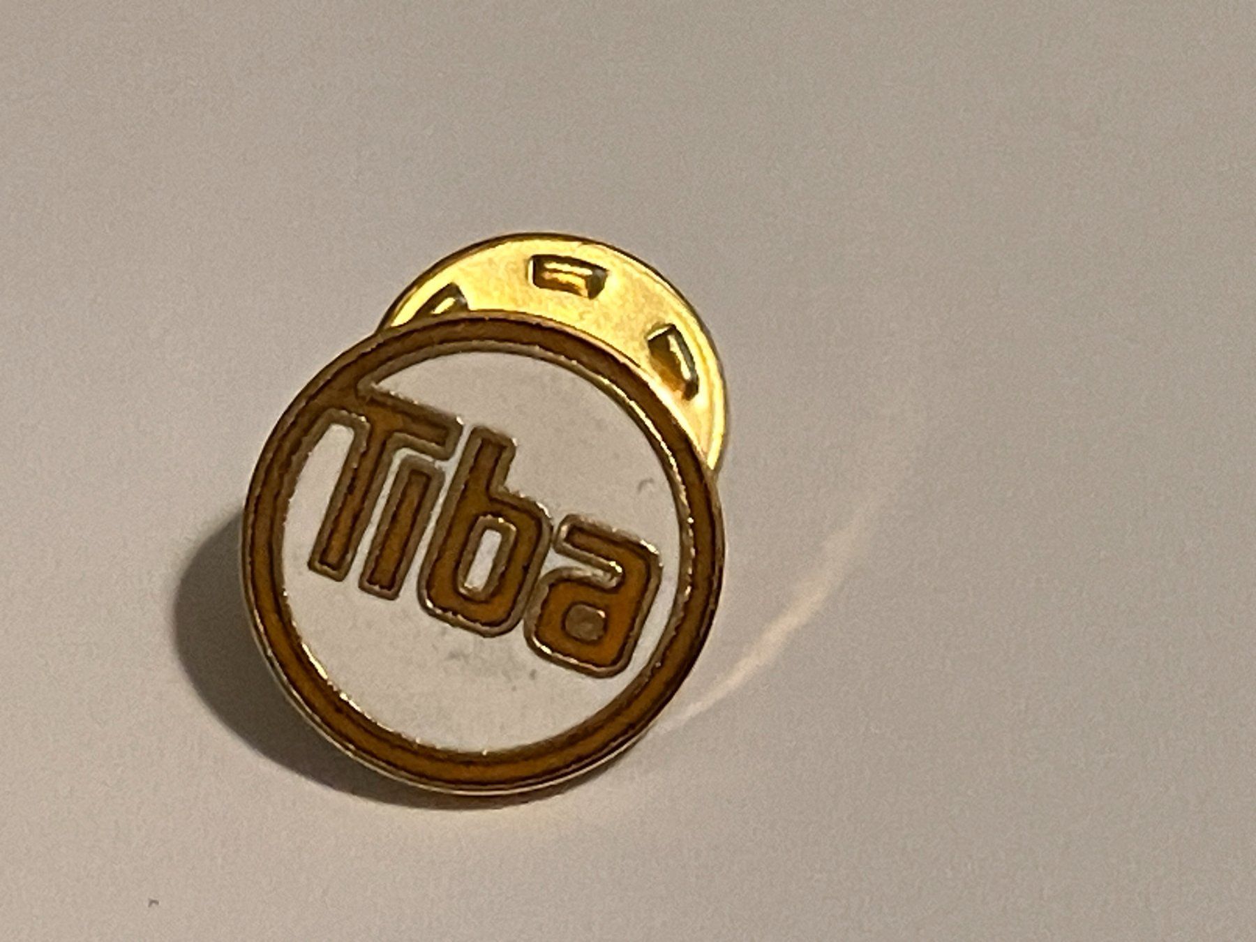 Placchette & Badge: 1 Pin Tiba – Usato da Basel venduto da djwwpp