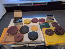 Schleifscheiben und Schleifpapier-Blätter Mix
