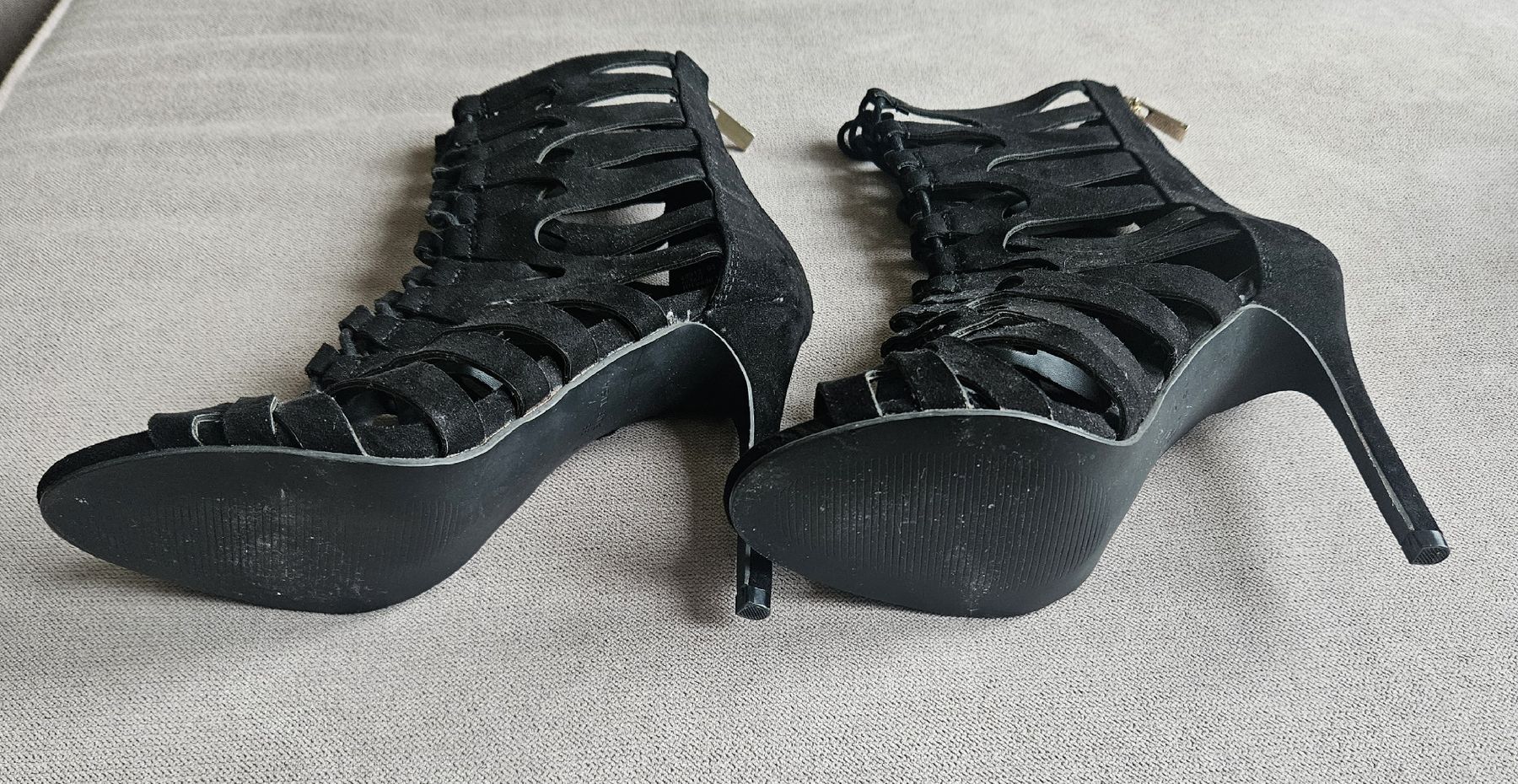 Scarpe da donna: Black Suede Lace Up Heels Size 38 - comfortable – Usato da Zürich venduto da za.Sophia 2