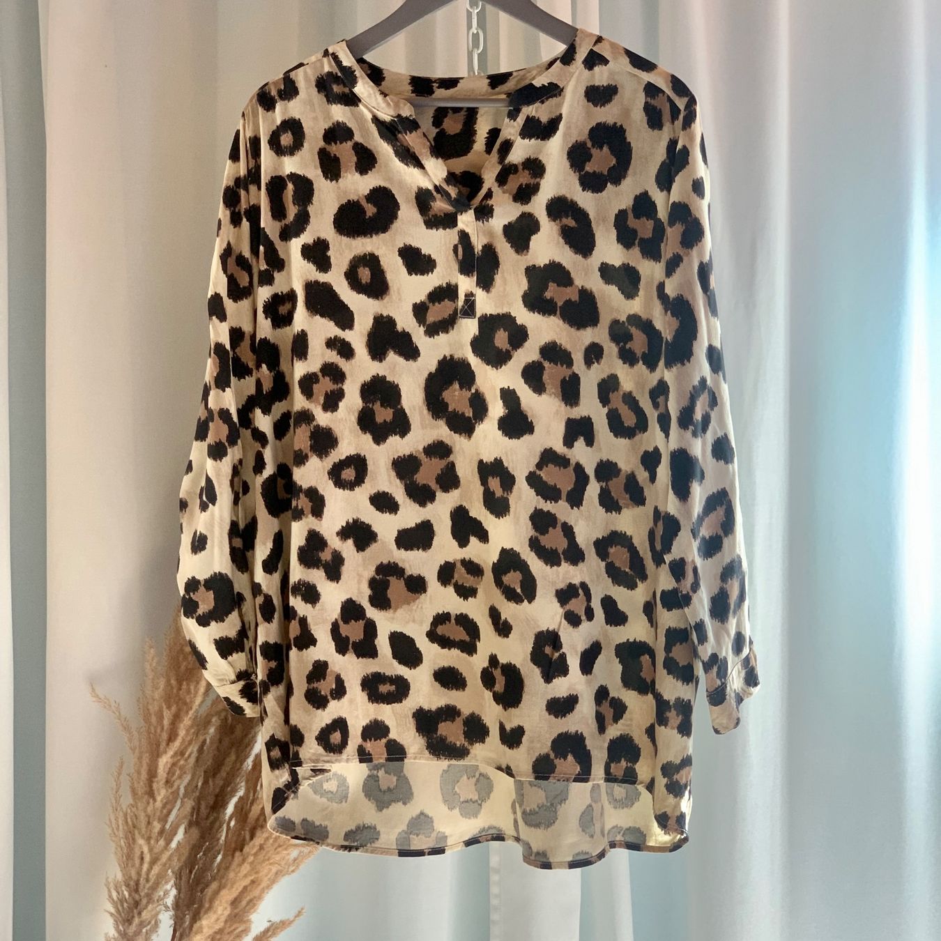 Blusen: Bluse, Grösse 46, Leopardenmuster – Gebraucht aus Langrickenbach von