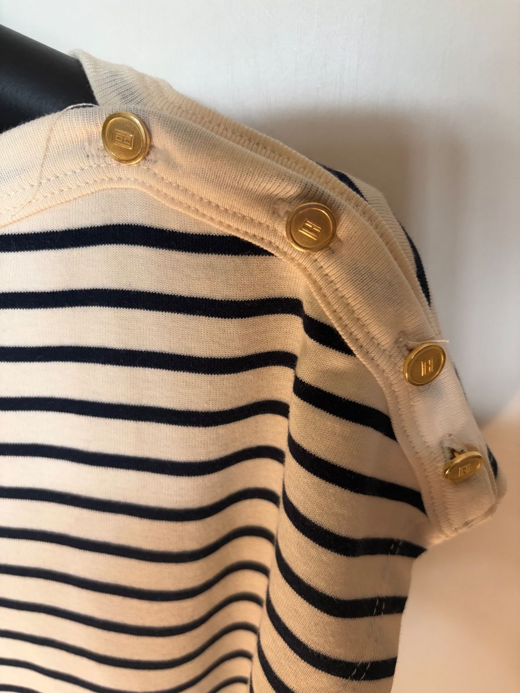 Tommy Hilfiger T-shirt: Streifenshirt von Hilfiger – Nuovo (secondo la descrizione) da Zürich venduto da Anicci 1