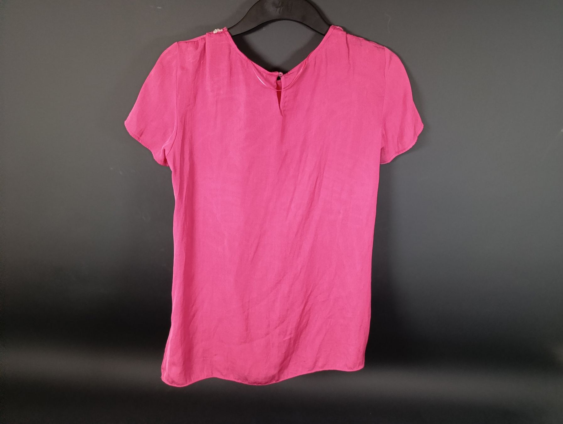 Esprit Camicette: ESPRIT blouse rose avec bouton au dos - Taille 38 – Usato da Thielle venduto da Plusvalue_Neuchatel 1