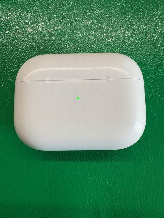 Apple AirPods Pro 2 charging case. 2