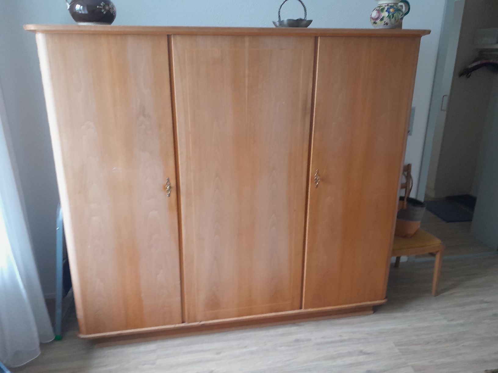 Armadi: schrank – Usato da huttwil venduto da Mfeilenhauer