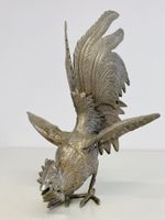 schöne Metallfigur Hahn mit offenen Flügel