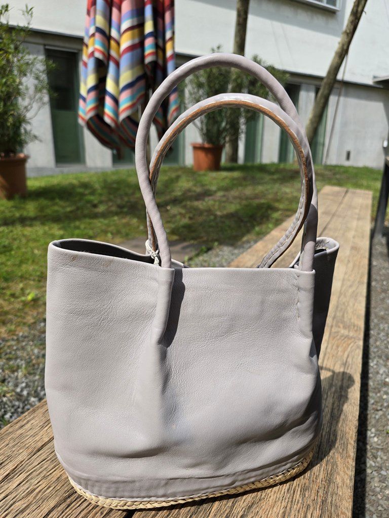 Sacs femmes: Korb: Korbtasche Leder hellgrau-ANGEBOT – Neuf (Voir description) à Romanshorn par Rachacha