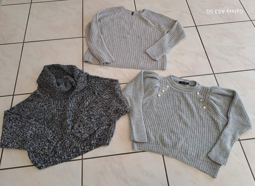 Lots de vêtements: lot pull S – Neuf (Voir description) à RIAZ par Betty012