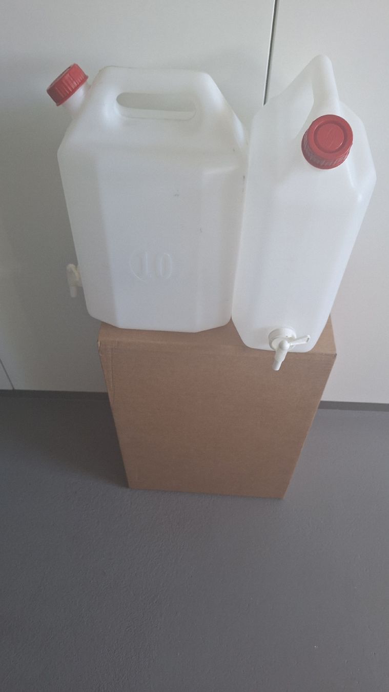Réservoirs, bidons et tuyaux: Wasserkanister 10 Liter – D'occasion à Sempach par berglady30 1