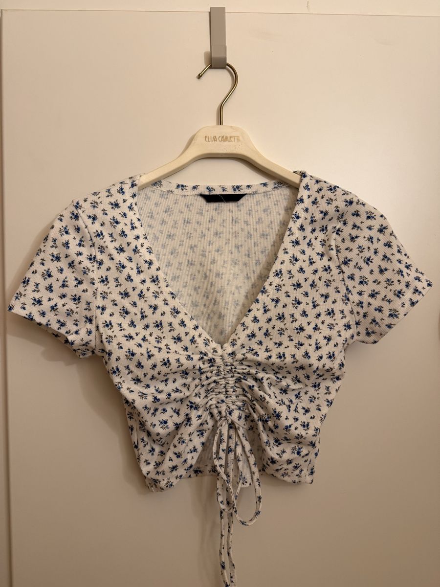 Tops: Schönes Crop Top mit Blumen🩵 – D'occasion à Oberrohrdorf par a._.w
