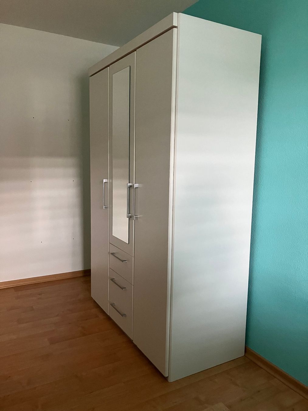 Armoires: Kleiderschrank mit Spiegel – D'occasion à Illnau par eri_sm8k 1