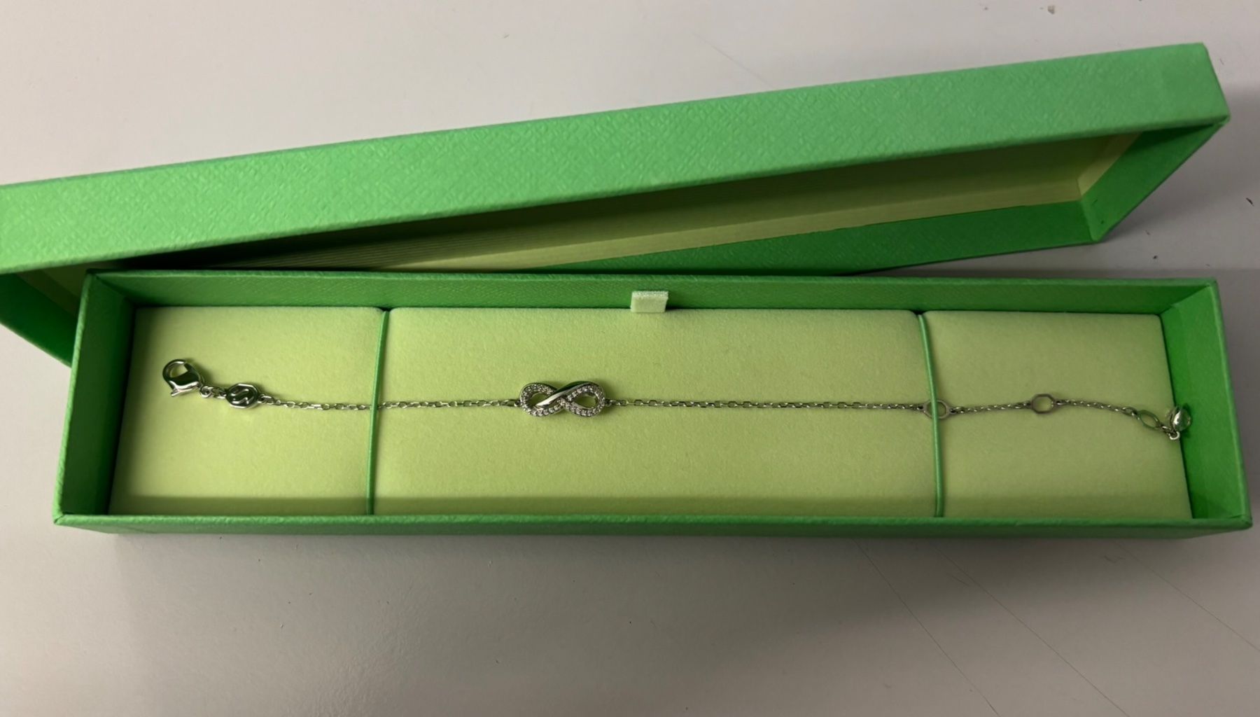 Swarovski Bracciali & Braccialetti: Swarovski Infinity Armband, Silber, Neu, Originalverpackt – Usato da Gähwil venduto da Ginme 1