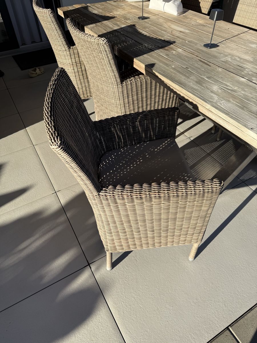 Set di tavolo e panche: Gartentisch Holztisch mit 6 Stühlen Rattan – Usato da Hausen AG venduto da liki076 1