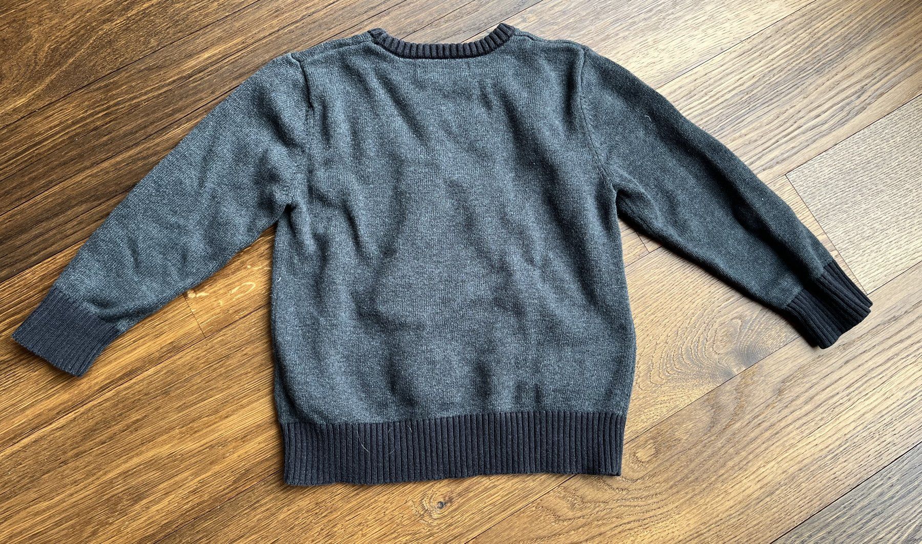 H&M Pullover & Sweatshirts: Pullover Kinder  Gr. 98 / 104 – Gebraucht aus Affoltern am Albis von Blackrhythm 1