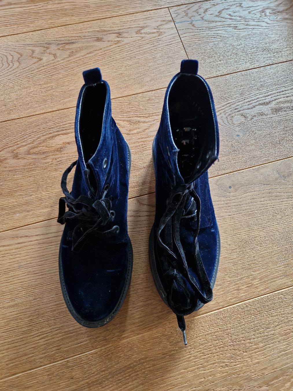 Kennel + Schmenger Scarpe da donna: Kennel & Schmenger Stiefelette Samt – Usato da Eschenbach SG venduto da SanFranciscoCalifornia 1