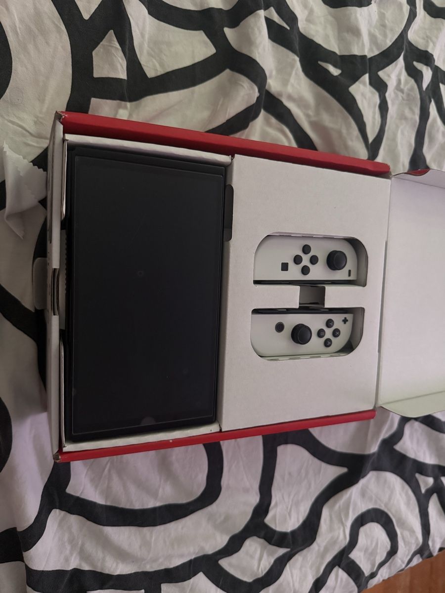 Nintendo Console: Nintendo Switch OLED Modèle blanc NEUF – Usato da Bioley-Orjulaz venduto da ele_yh96 2