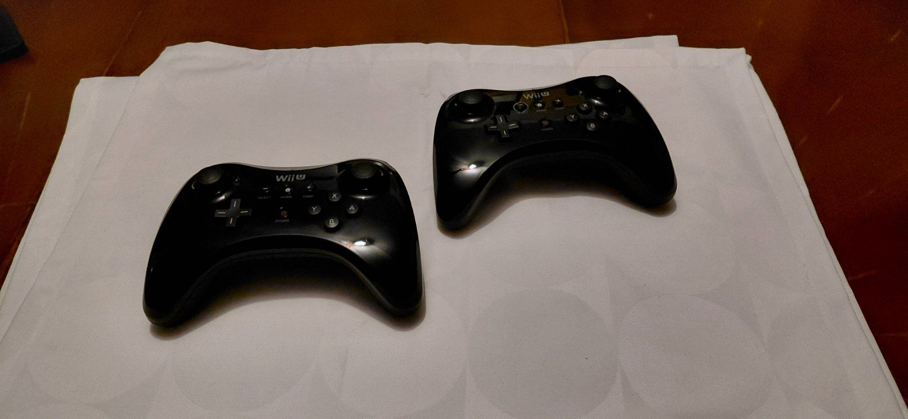 Controller: Wii U Pro Controller Guter Zustand 46 pro Stück – Gebraucht aus Gretzenbach von Uli1980