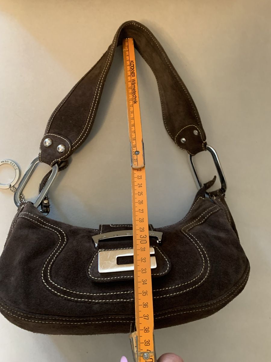 Guess Taschen für Damen: Guess Wildleder Tasche  – Gebraucht aus Bergdietikon von zor_856j 1