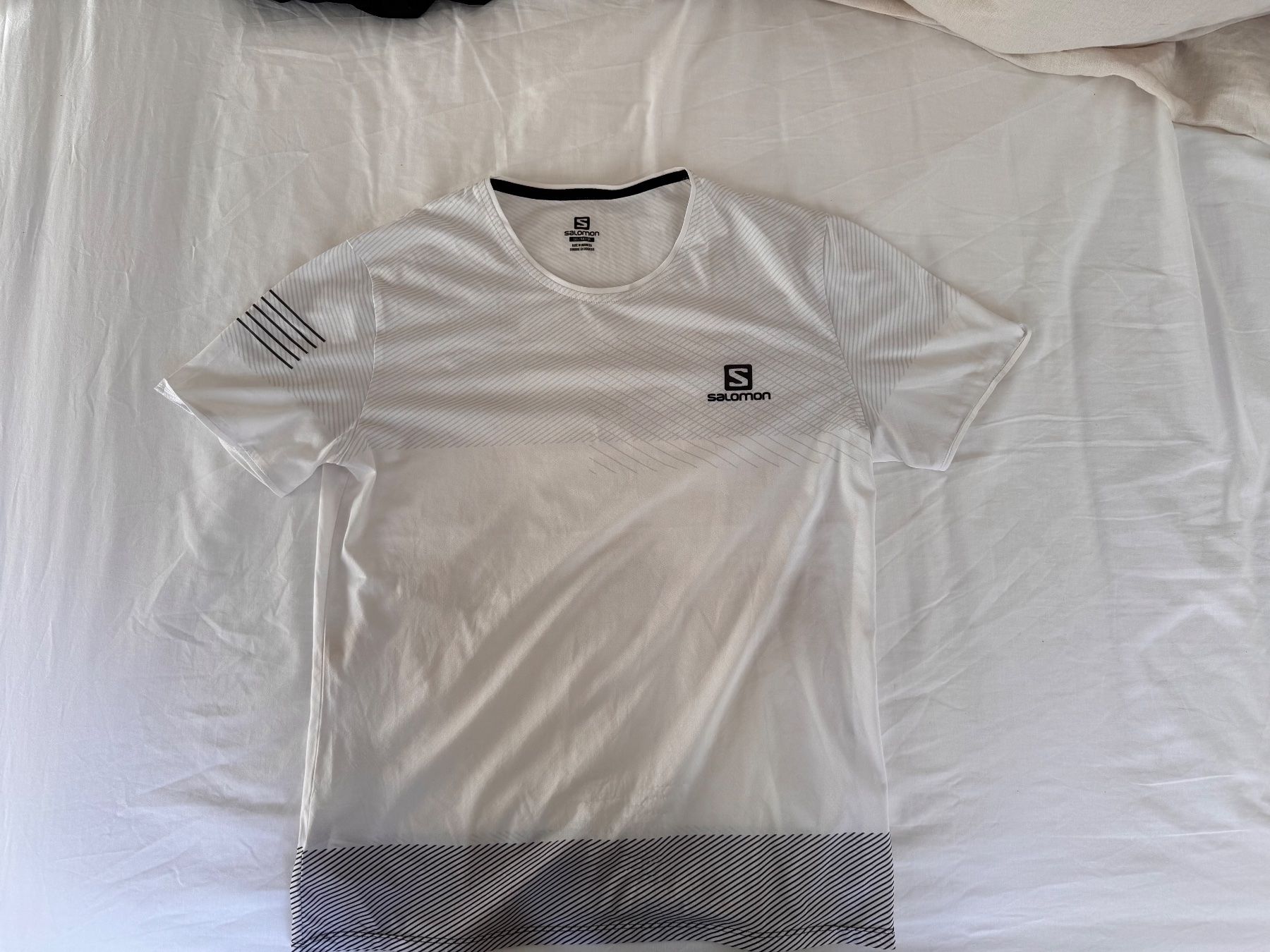 Salomon T-shirt: Salomon White Athletic T-Shirt - Size M – Usato da Zürich venduto da CircularEco 3