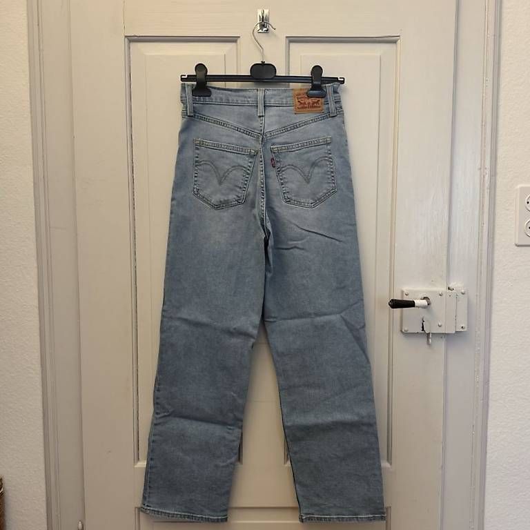 Jeans: Levi's Ribcage Straight Ankle Jeans – Usato da Baden venduto da sinaxli 1