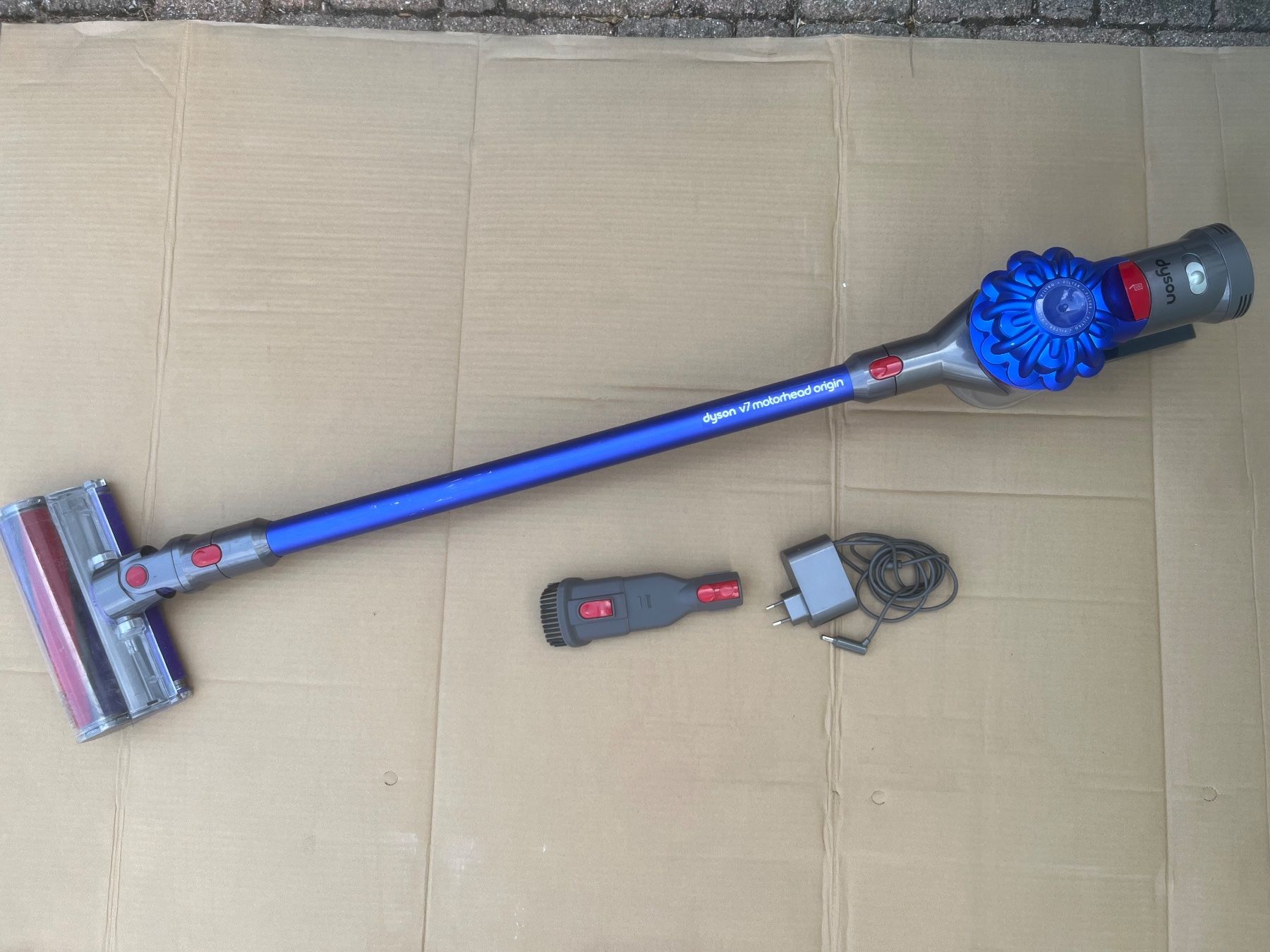 Dyson Staubsauger & Zubehör: Dyson v7 Handstaubsauger – Gebraucht aus Magden von Hornet2 4