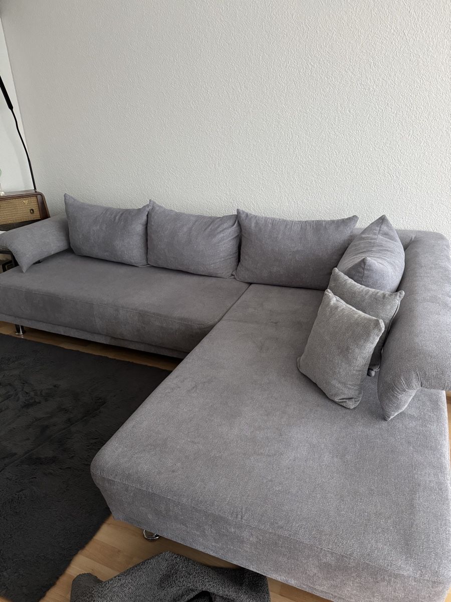 Sofas: Ecksofa grau Stoff gute Zustand mit Flecken – D'occasion à Unterseen par sol_2h6z 1