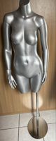 Damen Torso, Schaufensterpuppe Silber mit Metall Ständer