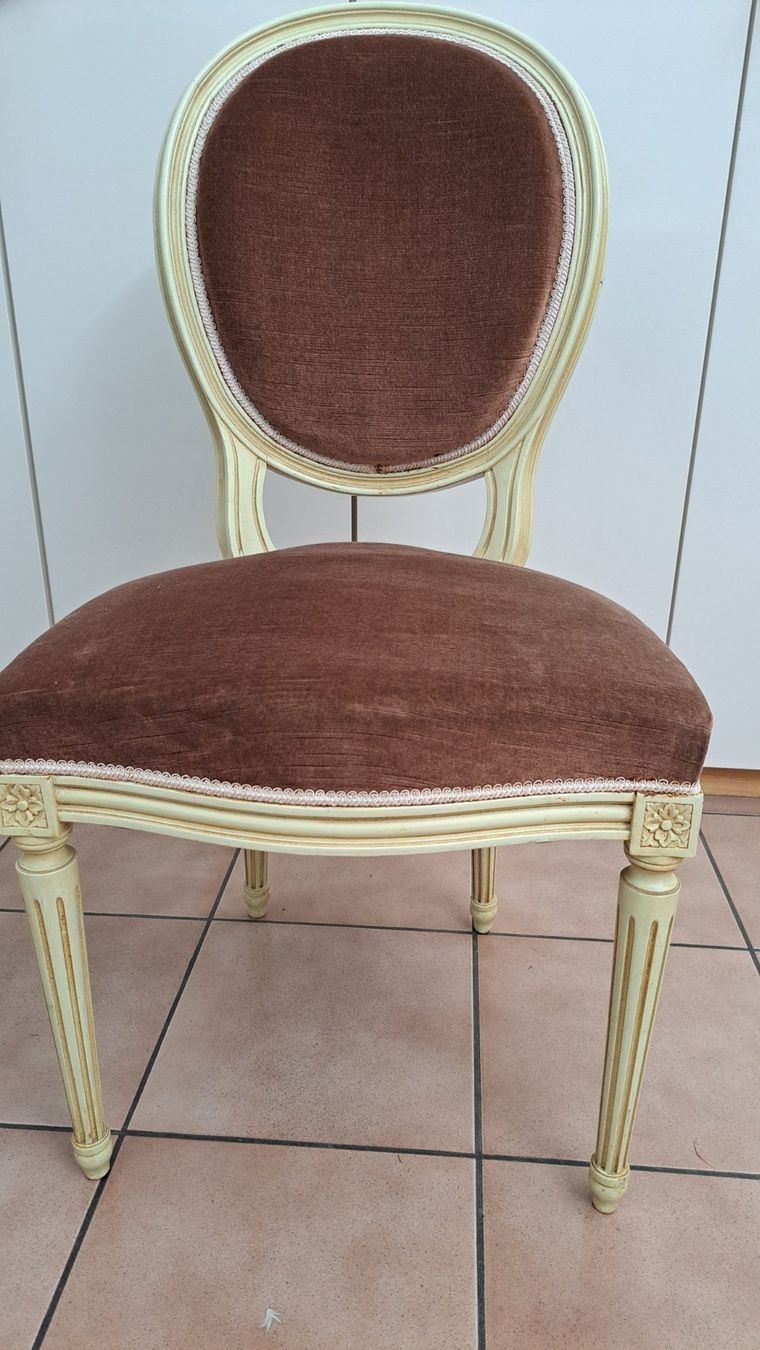 Stühle: Chaise médaillon style Louis XVI – Gebraucht aus Neuchâtel von Forestmanz