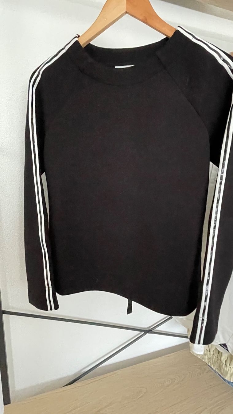 Pullover & Sweatshirts: DEHA Pullover mit Detail – Neu (gemäss Beschreibung) aus Trüllikon von Megan