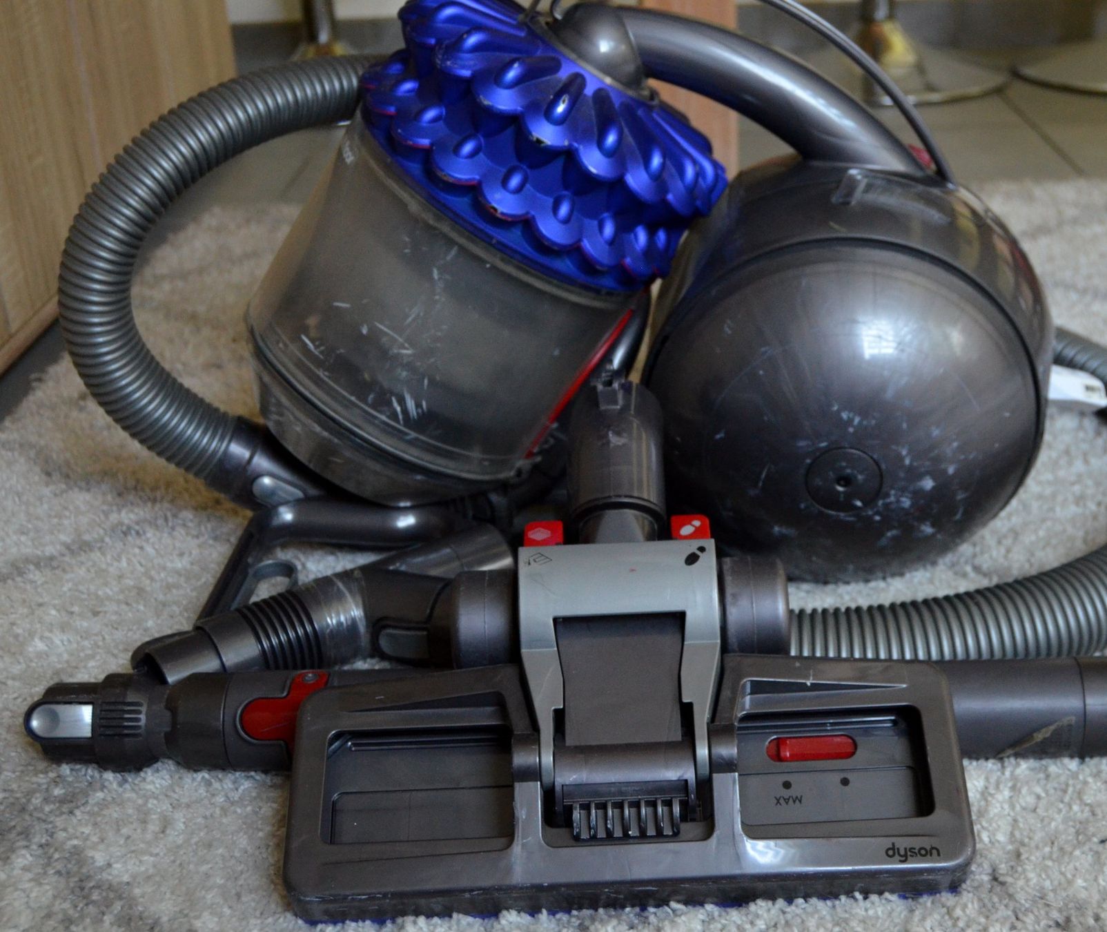 Dyson Aspirapolveri & Accessori: Dyson DC52 Staubsauger /  aspirateur – Usato da Collonges venduto da arashee 2