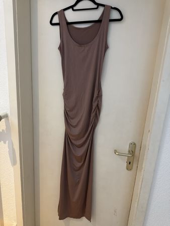 Maxikleid beige Grösse M/L gerafft an der Seite