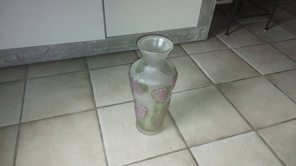 Vasi & Recipienti: Joli vase hauts reliefs – Usato da Estavayer-le-Lac venduto da rga_657c