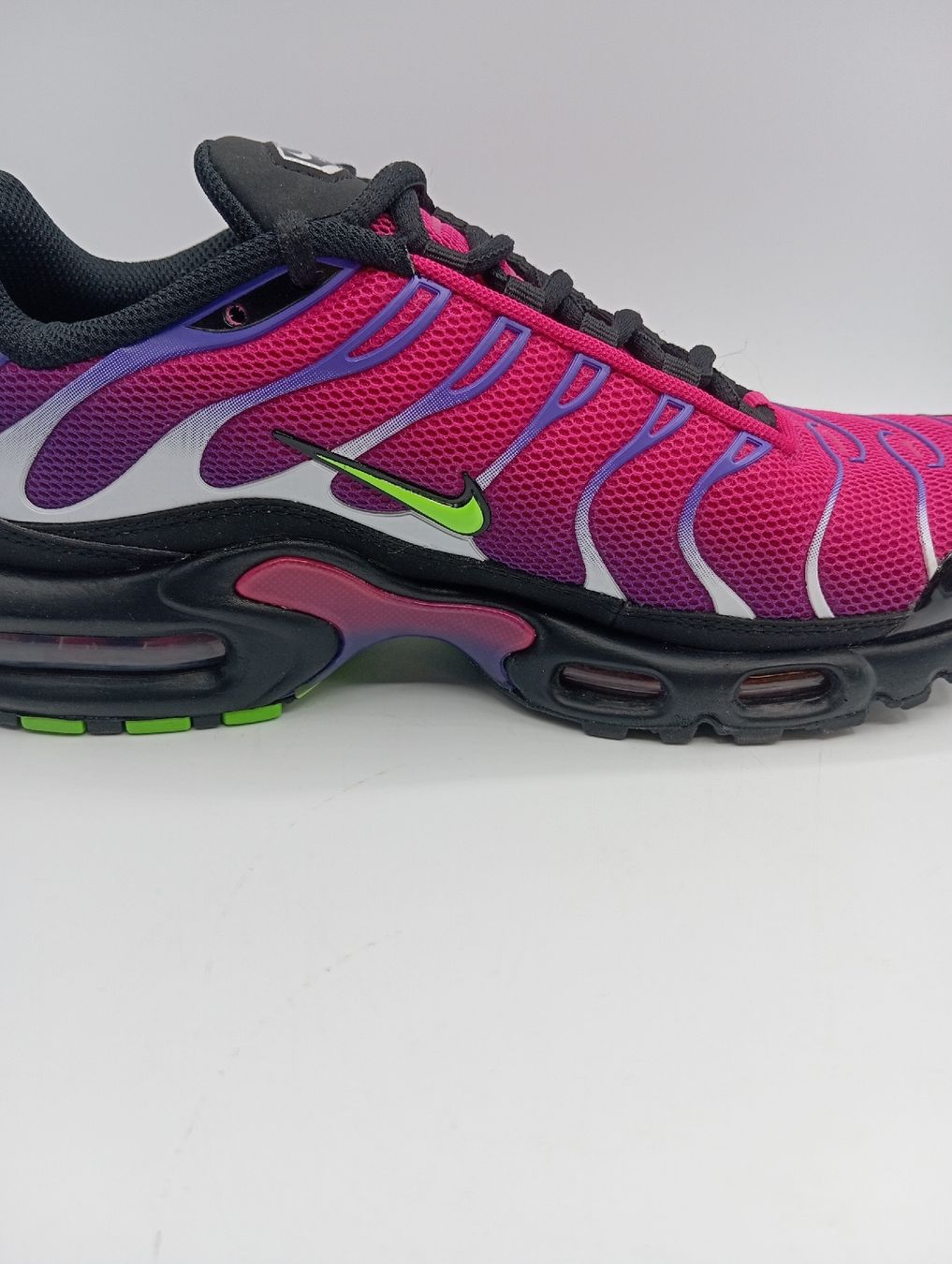 Nike Herrenschuhe: Nike Air Max Plus - Fireberry (EU39) – Neu und originalverpackt aus Schaffhausen von outlez 1