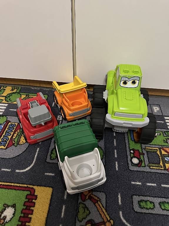 Giocattoli: 4 Spielzeugautos. – Usato da Küssnacht am Rigi venduto da mis_skz5 1