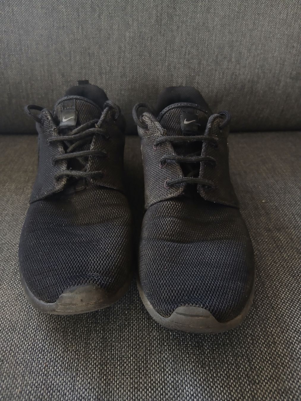 Nike Chaussures hommes: Black Nike Roshe Run Size 39 EUR – D'occasion à Watt par Tomaf