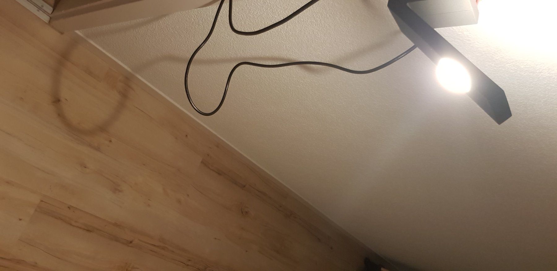 Lampen: Moderne LED-Wandleuchte mit Kabel und Stecker – Gebraucht aus Winterthur von ScooterBE 6