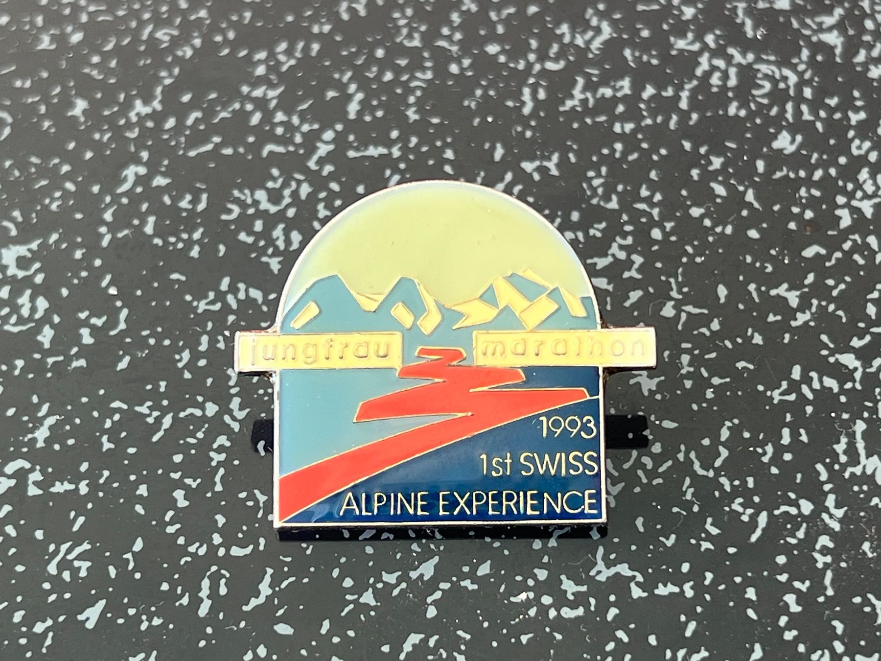 Placchette & Badge: Jungfrau Marathon PIN 1993 & 1994 – Usato da Uetendorf venduto da Stoun 3