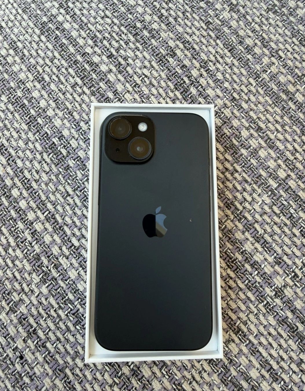 Apple Telefoni cellulari / Smartphones: iPhone 15 128 GB Schwarz NEU – Nuovo e nell'imballaggio originale da Aarburg venduto da kor_zmw5
