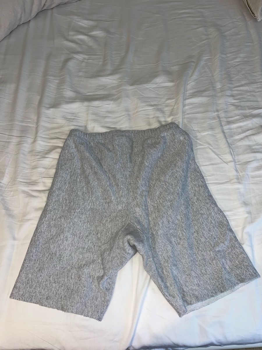 Champion Pantaloni: Short gris clair Champion – Usato da Pully venduto da ari_78pk 2