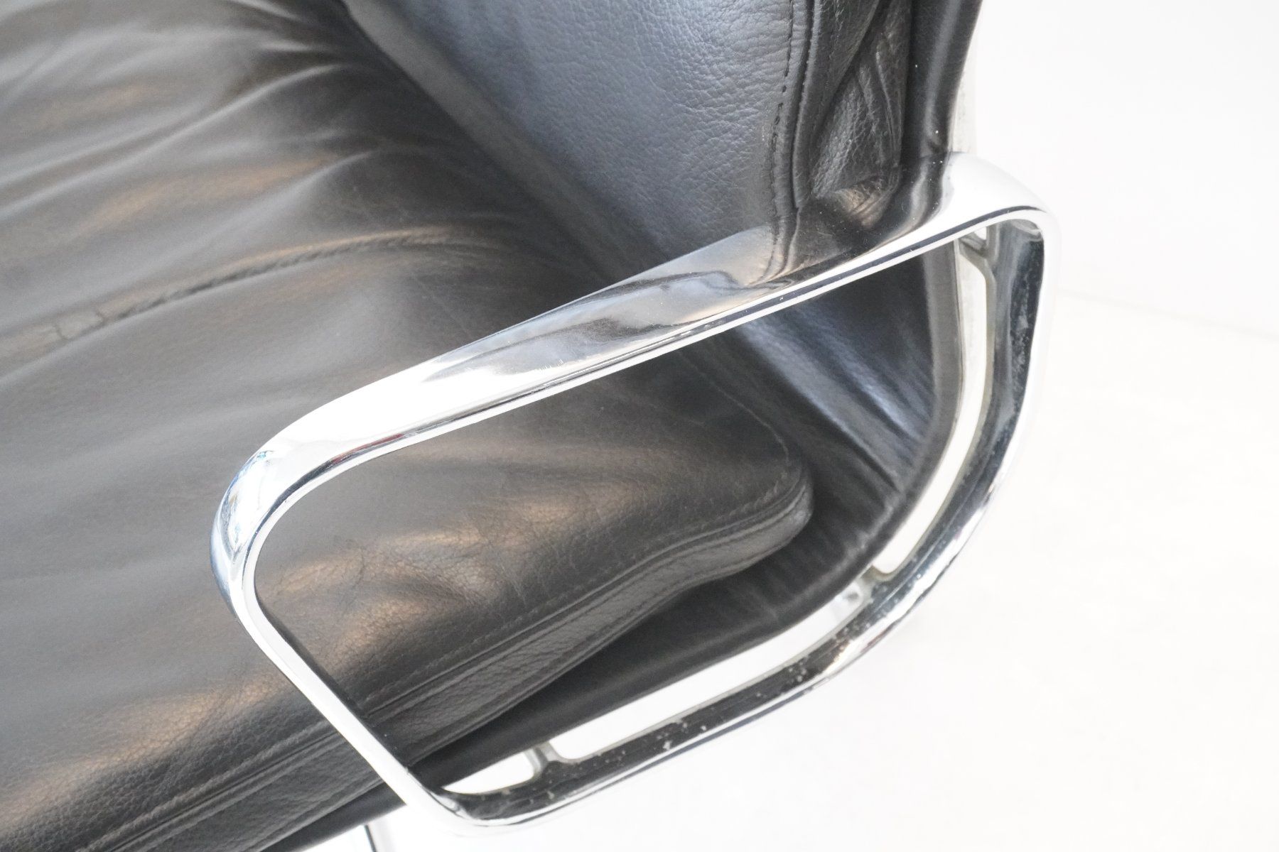 Herman Miller Sedie: Herman Miller Eames Soft Pad EA219 Leder Designklassiker – Usato da Bad Zurzach venduto da QLASSIQ 7