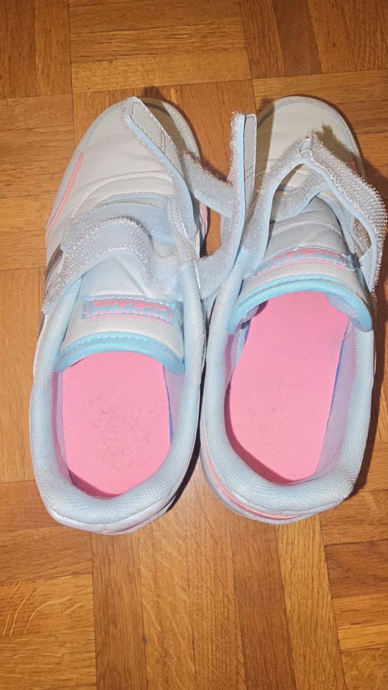 Adidas Schuhe für Mädchen: neue Adidas Hallenturnschuhe Gr 35 – Neu (gemäss Beschreibung) aus Emmen von whytekc 6