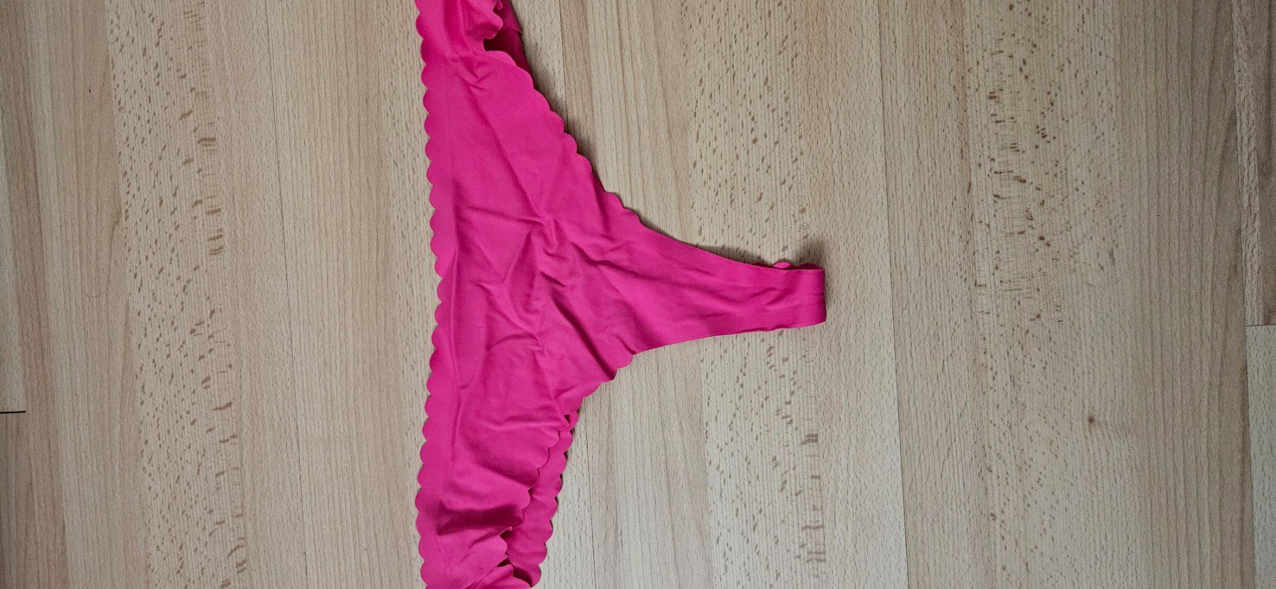 Sonstige Unterwäsche: String comme neuf porté 1X  (b) – Neu (gemäss Beschreibung) aus Lutry von cha_pbg5