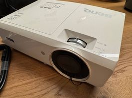 Vendo proiettore BENQ MH750 in ottimo stato, lampada nuova